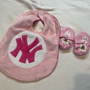 NY Yankees Bib + Booties